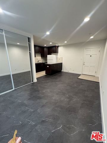133 S Crescent Drive 3, Beverly Hills, CA 90212