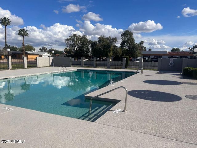 4942 W TOWNLEY Avenue, Glendale, AZ 85302