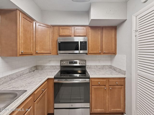 3145 SAN SALVADORE Avenue, Jacksonville, FL 32246