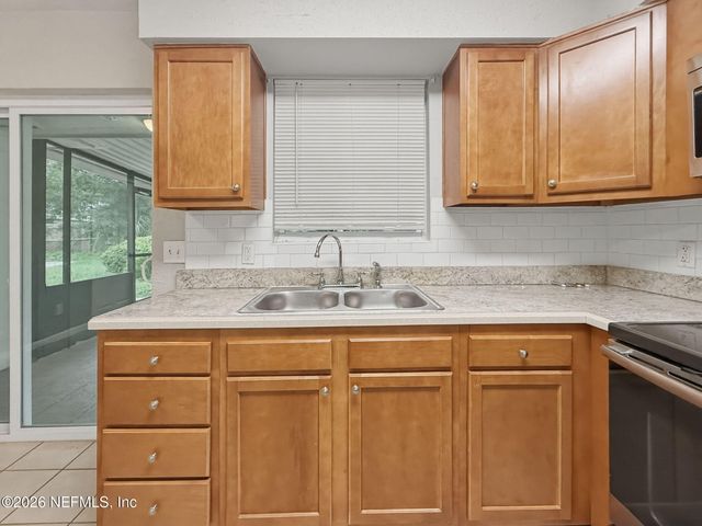 3145 SAN SALVADORE Avenue, Jacksonville, FL 32246