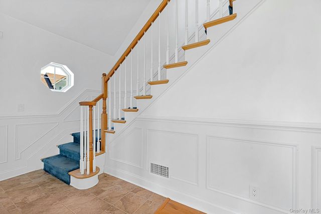 159 Stoneleigh Drive, Riverhead, NY 11901