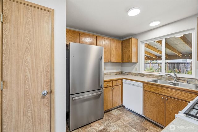 1215 E Gilkey Road, Burlington, WA 98233