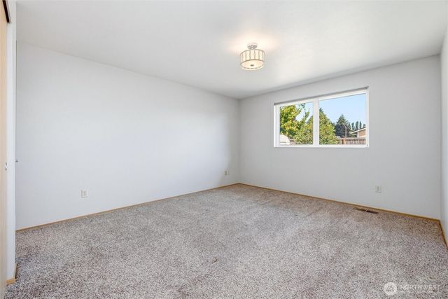 1215 E Gilkey Road, Burlington, WA 98233