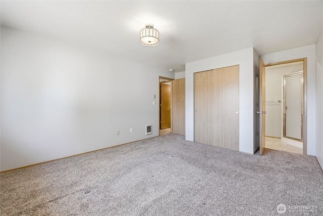 1215 E Gilkey Road, Burlington, WA 98233
