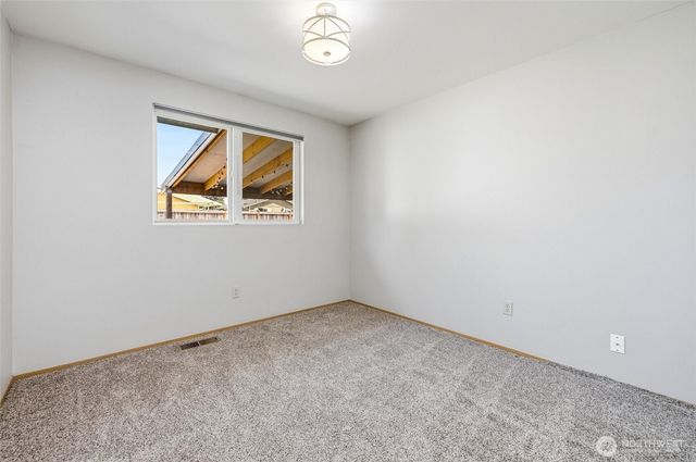 1215 E Gilkey Road, Burlington, WA 98233