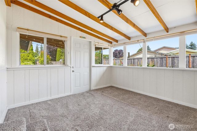 1215 E Gilkey Road, Burlington, WA 98233