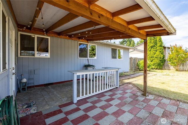 1215 E Gilkey Road, Burlington, WA 98233