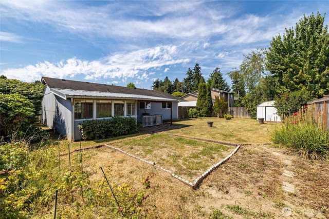 1215 E Gilkey Road, Burlington, WA 98233