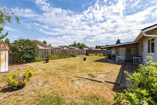 1215 E Gilkey Road, Burlington, WA 98233