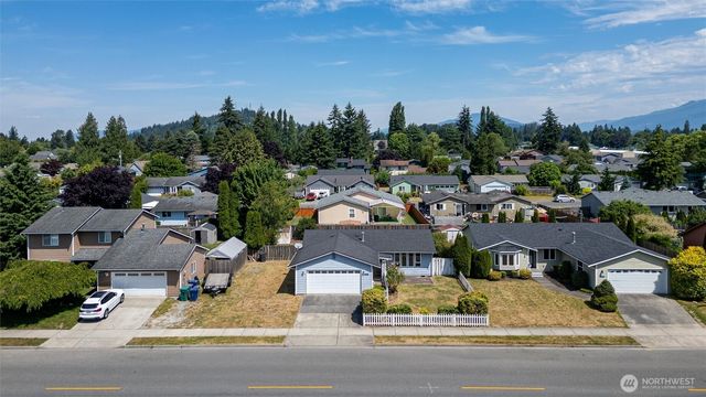 1215 E Gilkey Road, Burlington, WA 98233