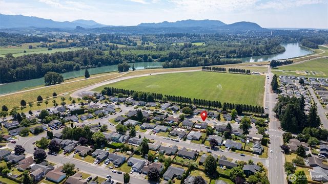 1215 E Gilkey Road, Burlington, WA 98233