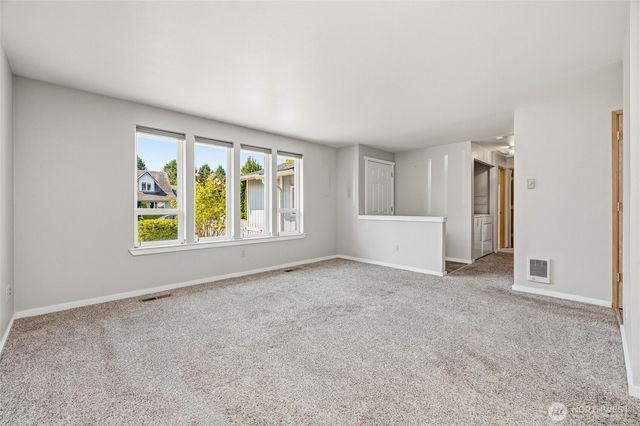 1215 E Gilkey Road, Burlington, WA 98233