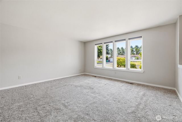 1215 E Gilkey Road, Burlington, WA 98233