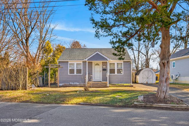 22 Twin Drive, New Egypt, NJ 08533