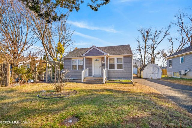 22 Twin Drive, New Egypt, NJ 08533