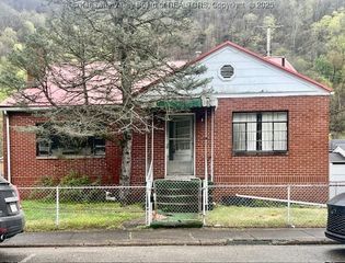 313 Kanawha, Smithers, WV 25186