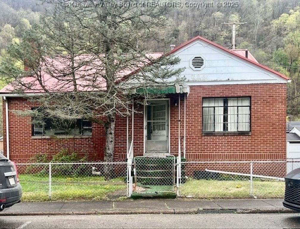 313 Kanawha, Smithers, WV 25186