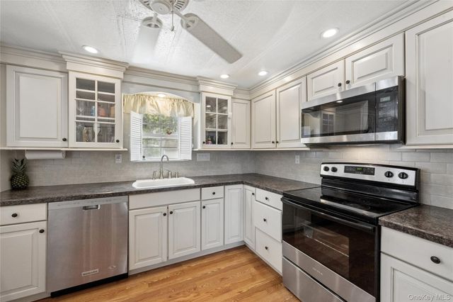 1661 Old Country Road 452A, Riverhead, NY 11901