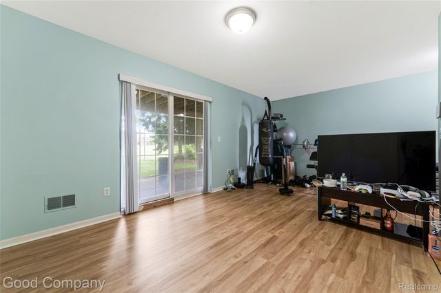 4742 Maddie Lane, Dearborn, MI 48126