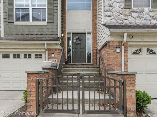 4742 Maddie Lane, Dearborn, MI 48126
