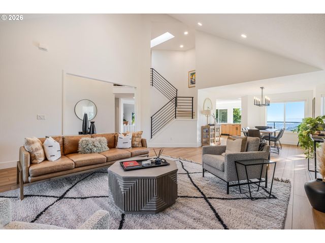 9 HIDALGO St, Lake Oswego, OR 97035