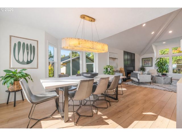 9 HIDALGO St, Lake Oswego, OR 97035