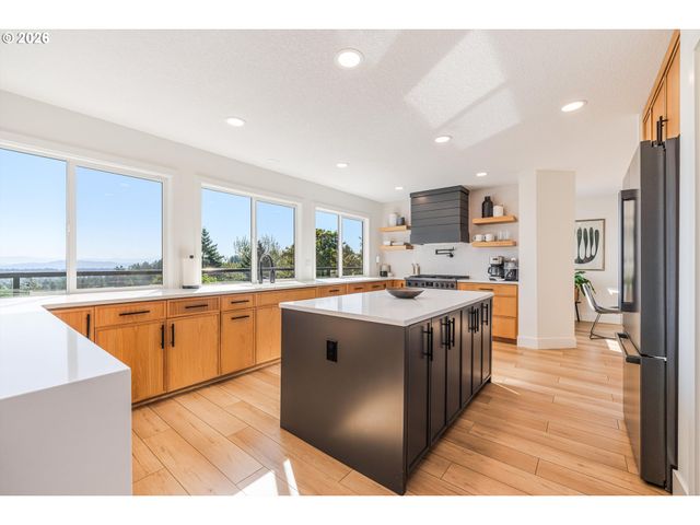 9 HIDALGO St, Lake Oswego, OR 97035