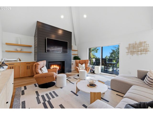 9 HIDALGO St, Lake Oswego, OR 97035