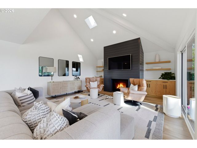 9 HIDALGO St, Lake Oswego, OR 97035