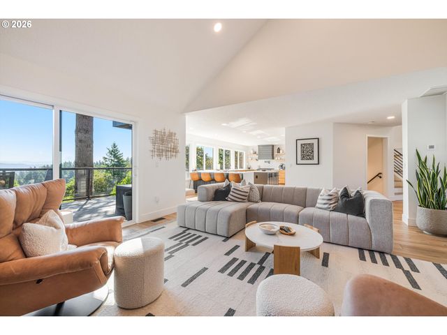 9 HIDALGO St, Lake Oswego, OR 97035