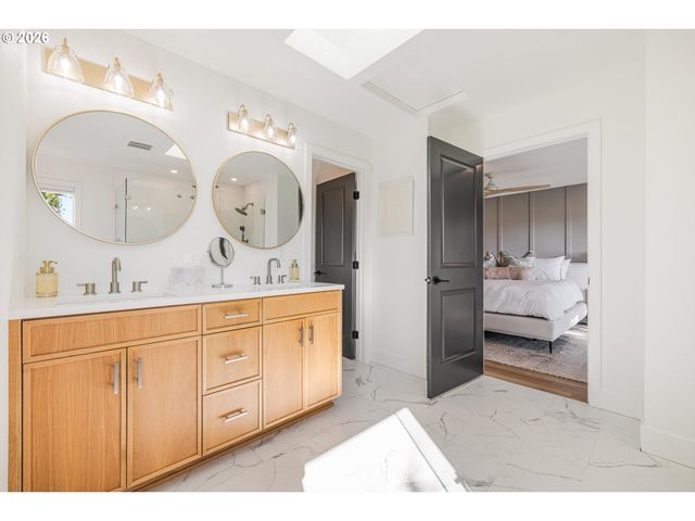 9 HIDALGO St, Lake Oswego, OR 97035