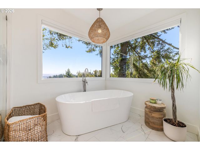 9 HIDALGO St, Lake Oswego, OR 97035