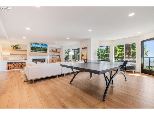 9 HIDALGO St, Lake Oswego, OR 97035