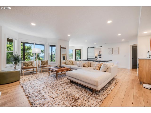 9 HIDALGO St, Lake Oswego, OR 97035