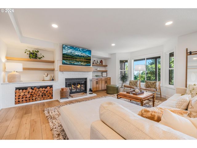 9 HIDALGO St, Lake Oswego, OR 97035