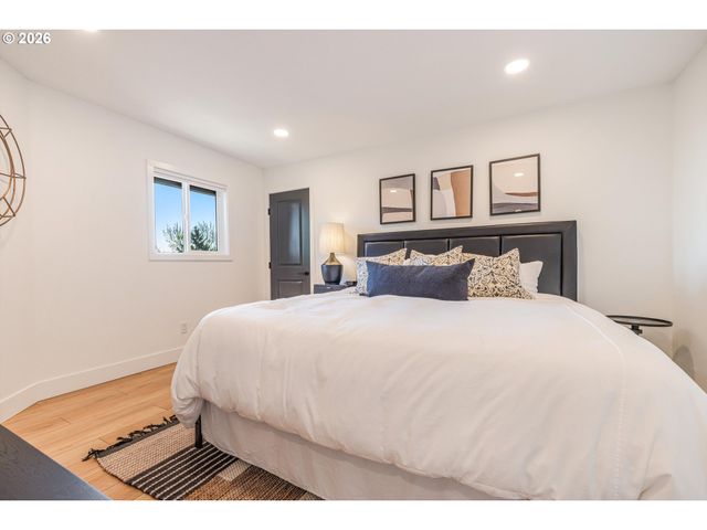 9 HIDALGO St, Lake Oswego, OR 97035