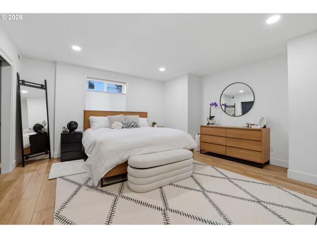 9 HIDALGO St, Lake Oswego, OR 97035