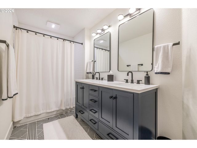 9 HIDALGO St, Lake Oswego, OR 97035