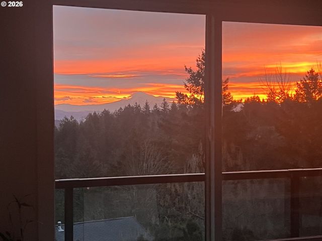 9 HIDALGO St, Lake Oswego, OR 97035