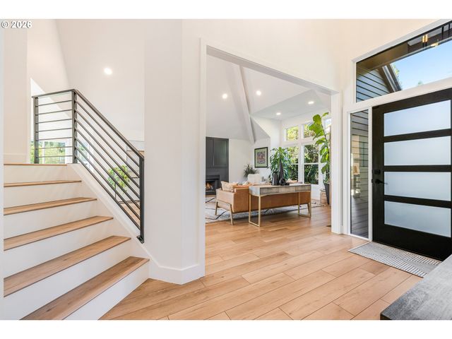 9 HIDALGO St, Lake Oswego, OR 97035