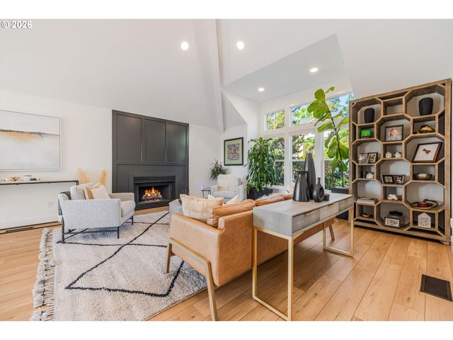 9 HIDALGO St, Lake Oswego, OR 97035