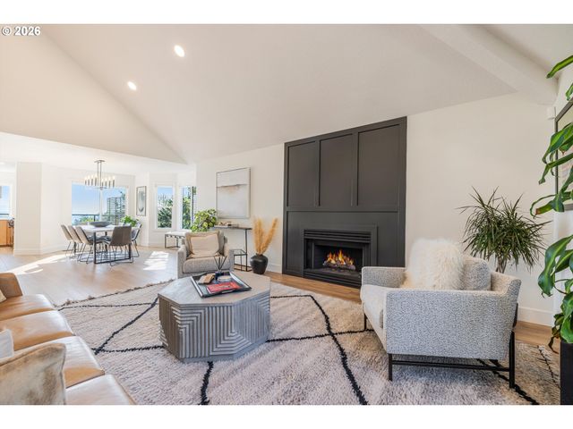 9 HIDALGO St, Lake Oswego, OR 97035