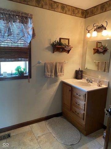 8329 S 300 W, Pendleton, IN 46064