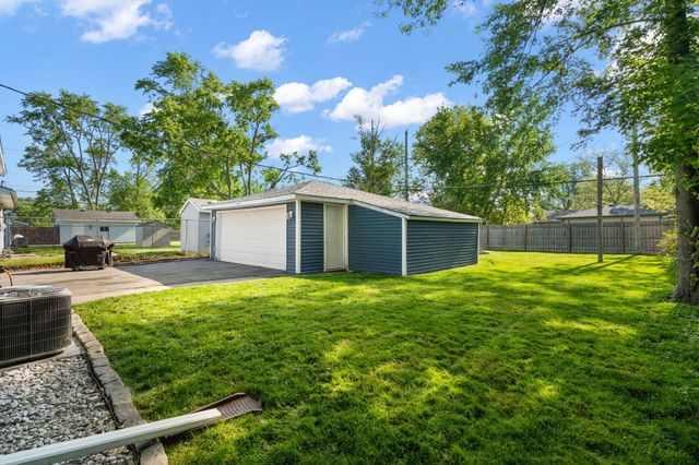 725 Juniper Road, Valparaiso, IN 46385
