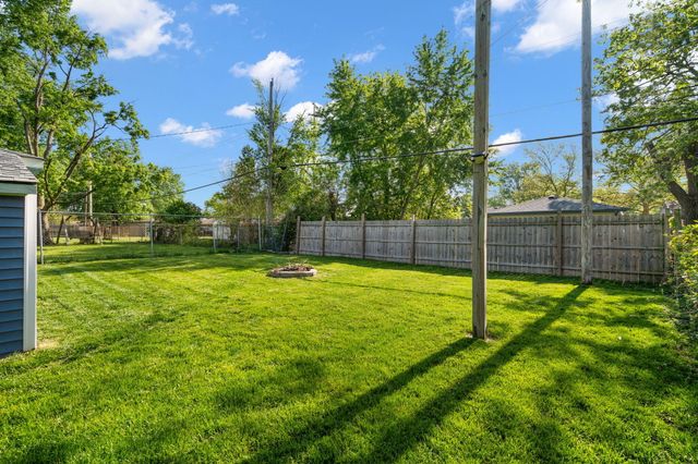 725 Juniper Road, Valparaiso, IN 46385