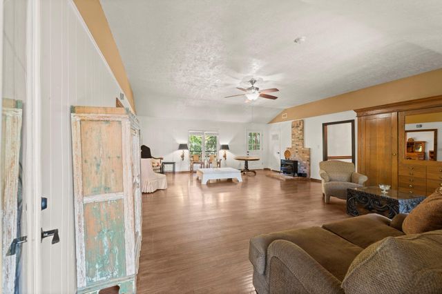 114 Hillendale Dr, Livingston, TX 77351