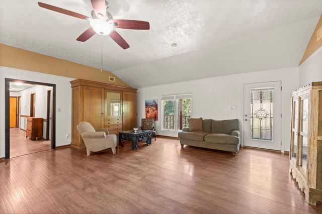 114 Hillendale Dr, Livingston, TX 77351