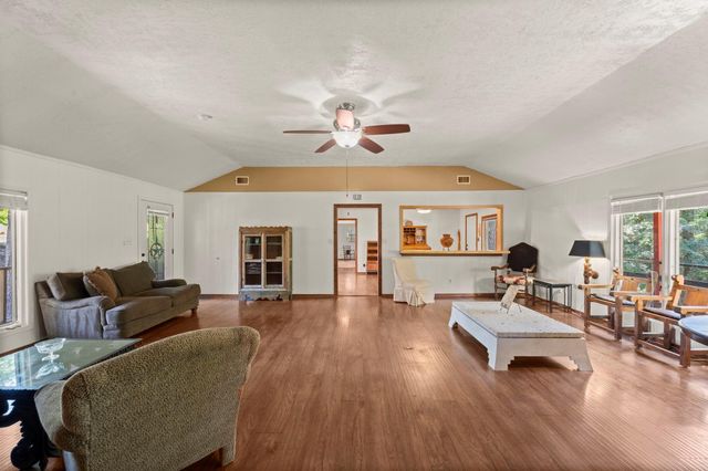 114 Hillendale Dr, Livingston, TX 77351