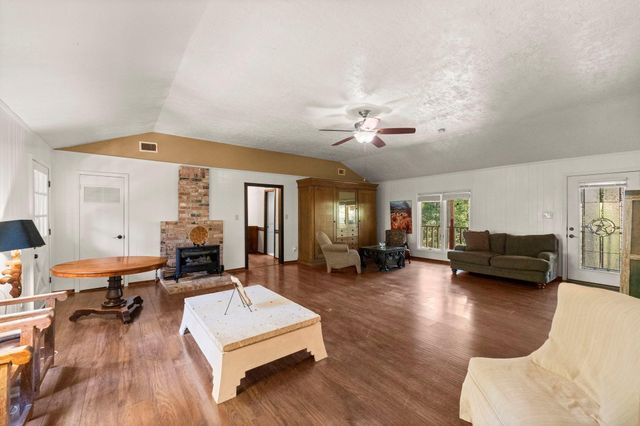 114 Hillendale Dr, Livingston, TX 77351