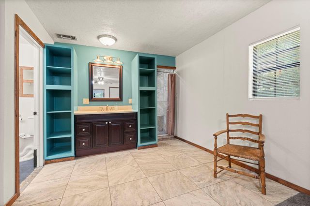 114 Hillendale Dr, Livingston, TX 77351